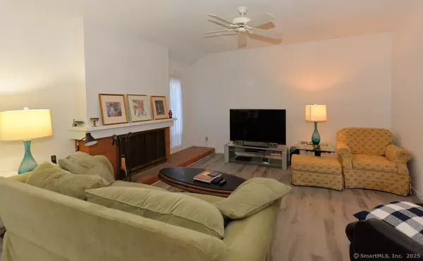 Southbury, CT 06488,264 Heritage Village #B