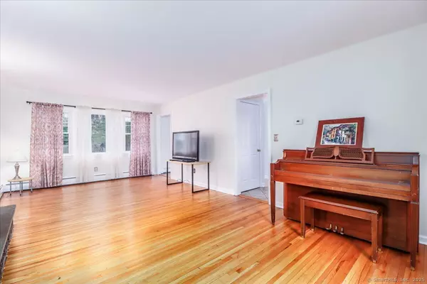 Trumbull, CT 06611,33 Rexview Circle