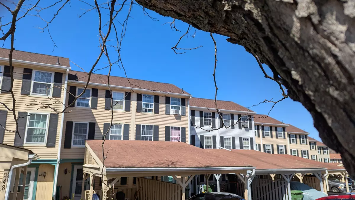 Middletown, CT 06457,52 Rising Trail Drive #52
