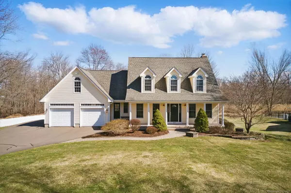 290 North Grand Street, Suffield, CT 06093