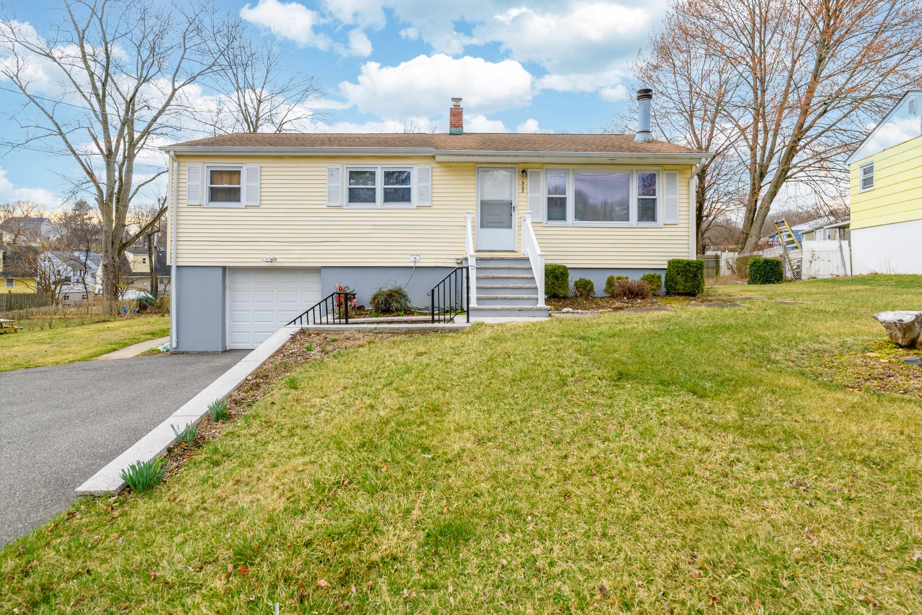 903 Old Town Road, Bridgeport, CT 06606