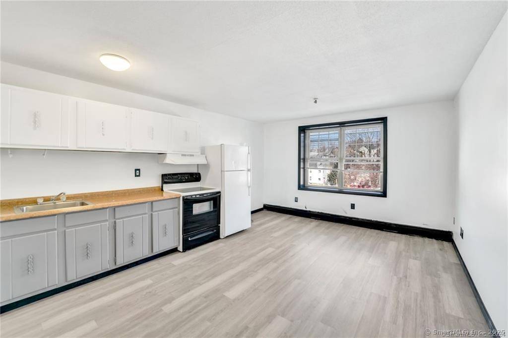 Waterbury, CT 06705,1660 East Main Street #3J