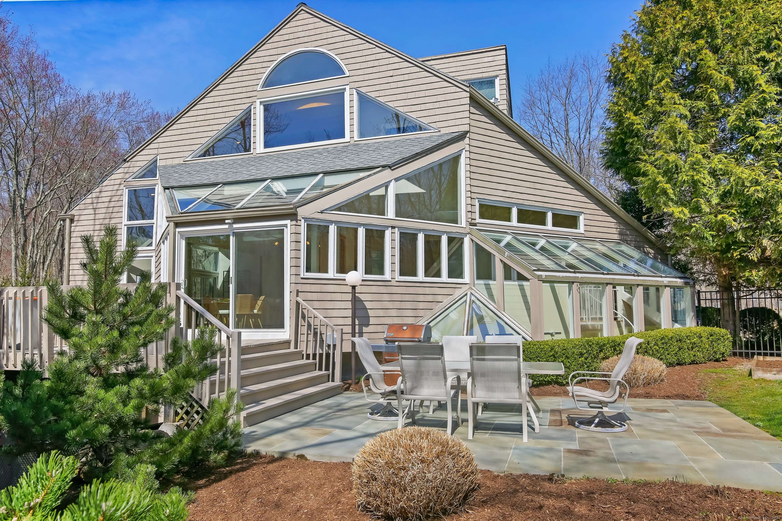 2 Sleepy Hollow Road, New Canaan, CT 06840