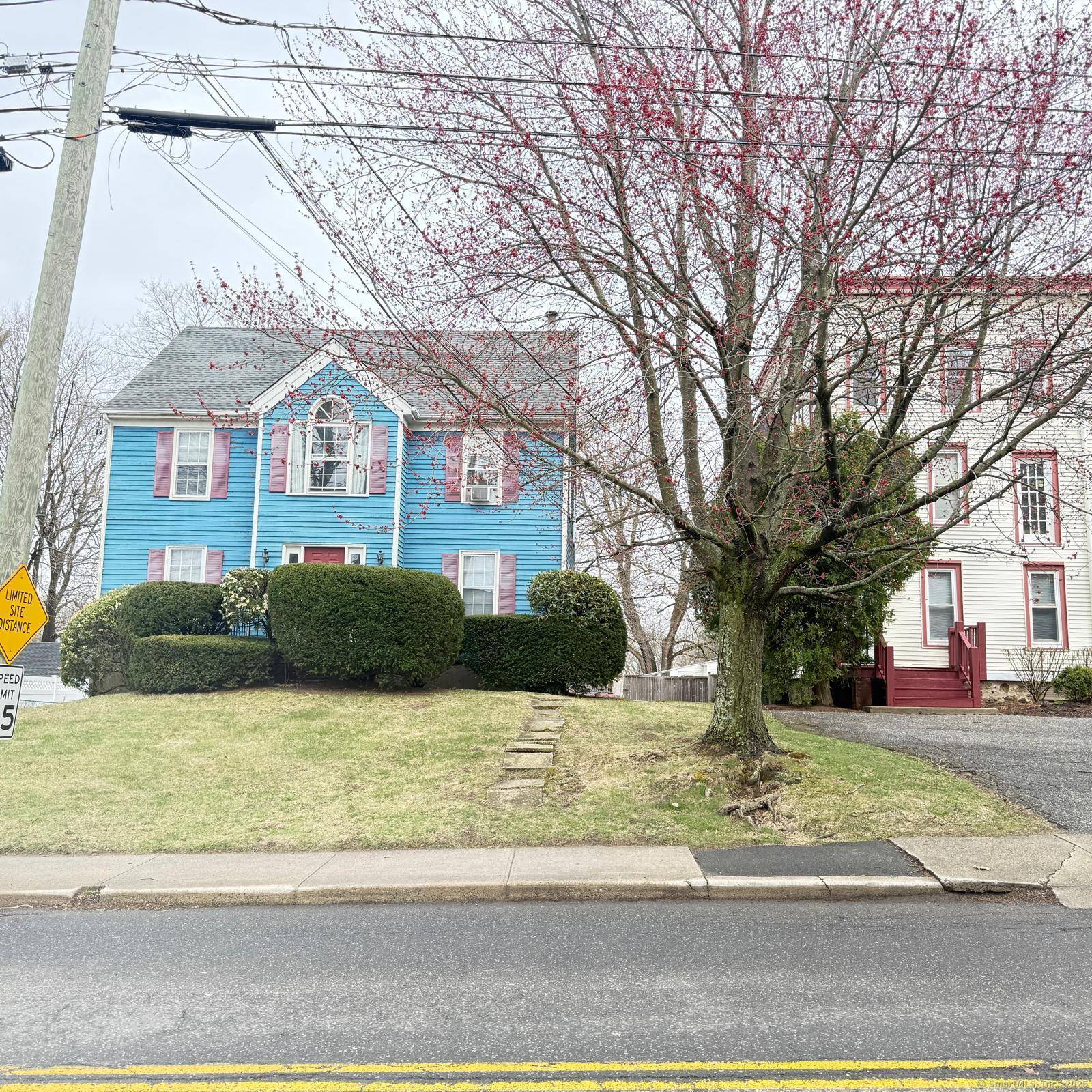Ridgefield, CT 06877,194 High Ridge Avenue
