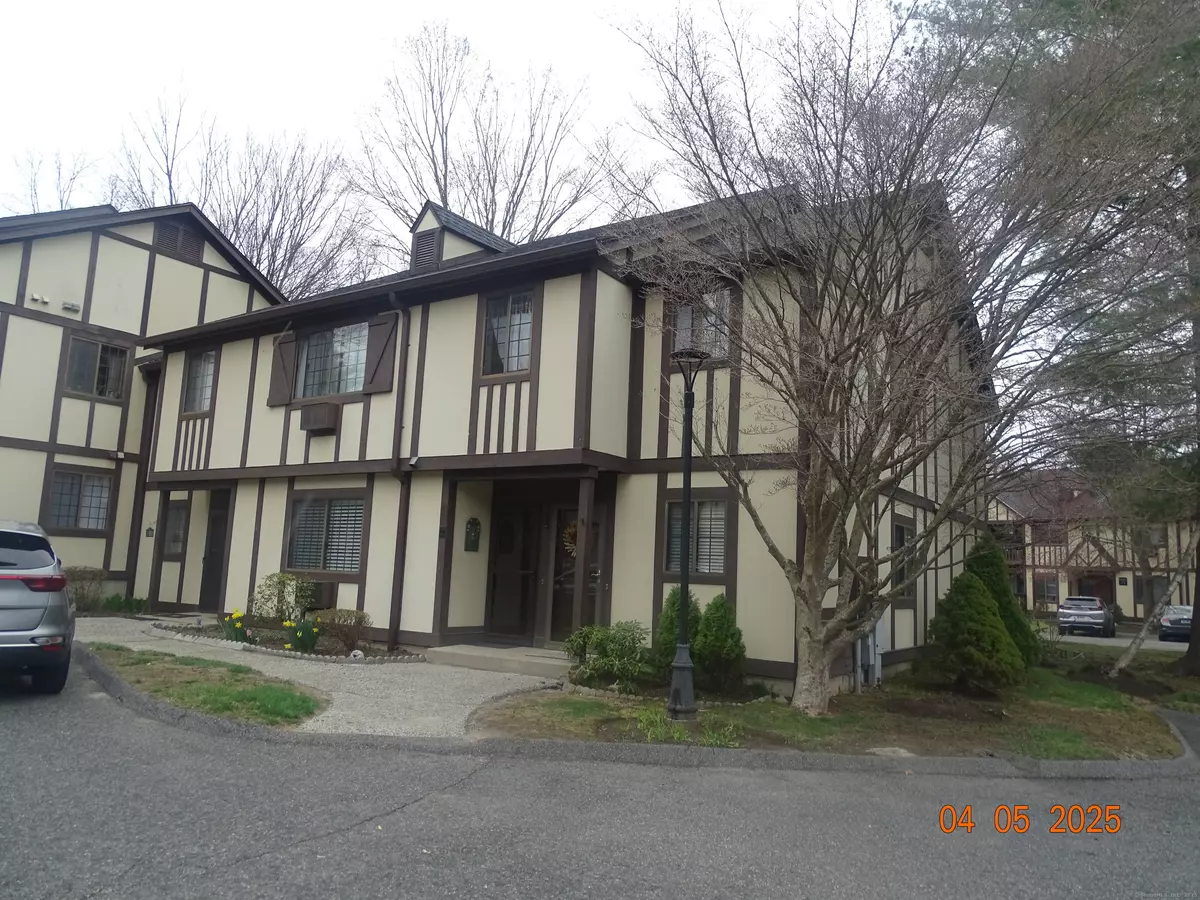 Brookfield, CT 06804,1 Andover Court #1