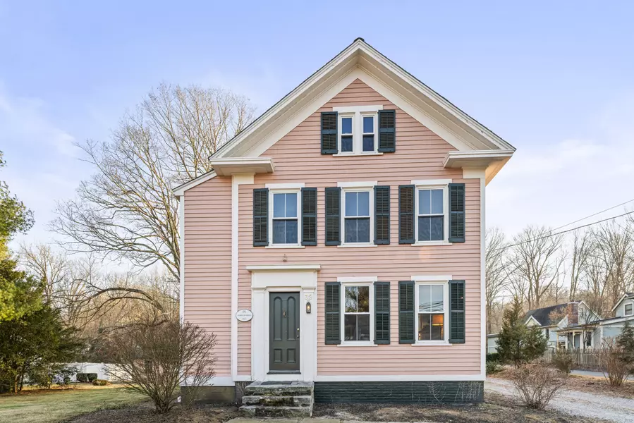 32 Main Street, Essex, CT 06442