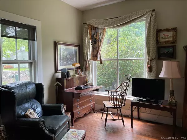 Woodbridge, CT 06525,263 Seymour Road