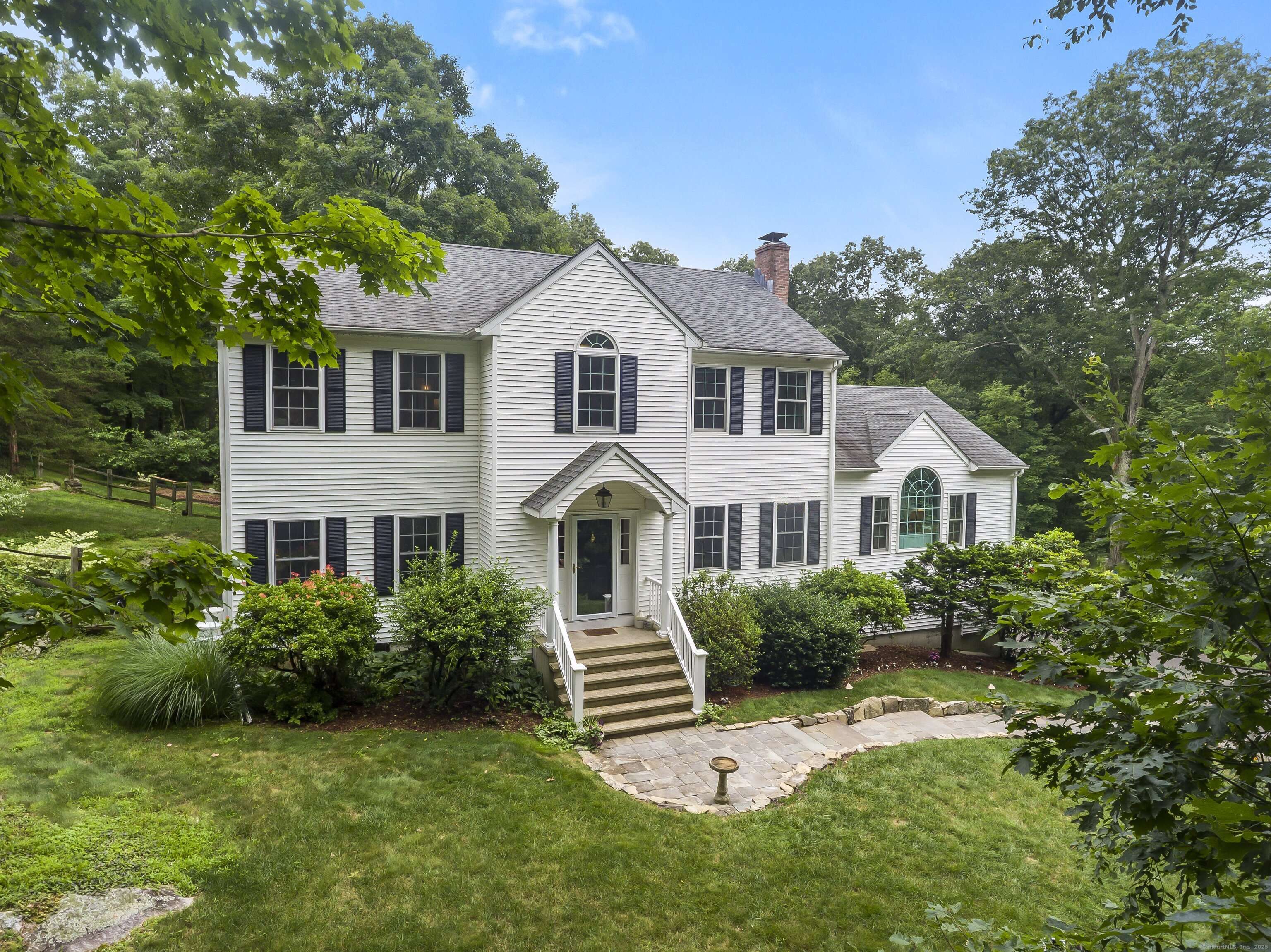 10 Applegate Lane, Monroe, CT 06468