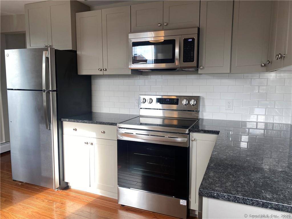 New Haven, CT 06511,502 Chapel Street #4