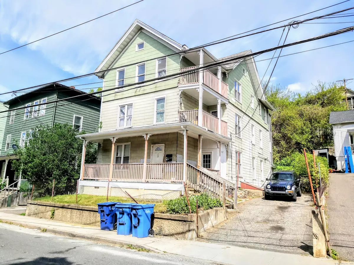 Waterbury, CT 06706,317 River Street #2