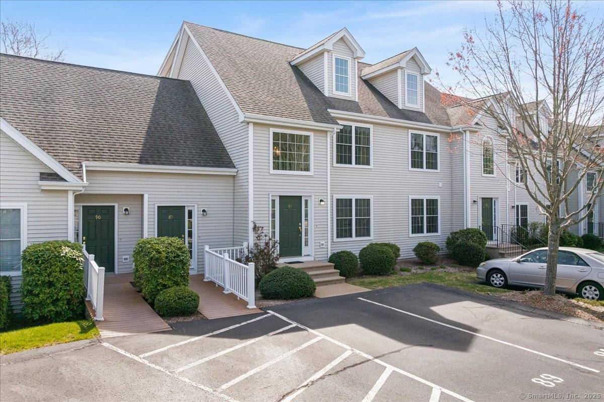 East Lyme, CT 06357,15 Freedom Way #91
