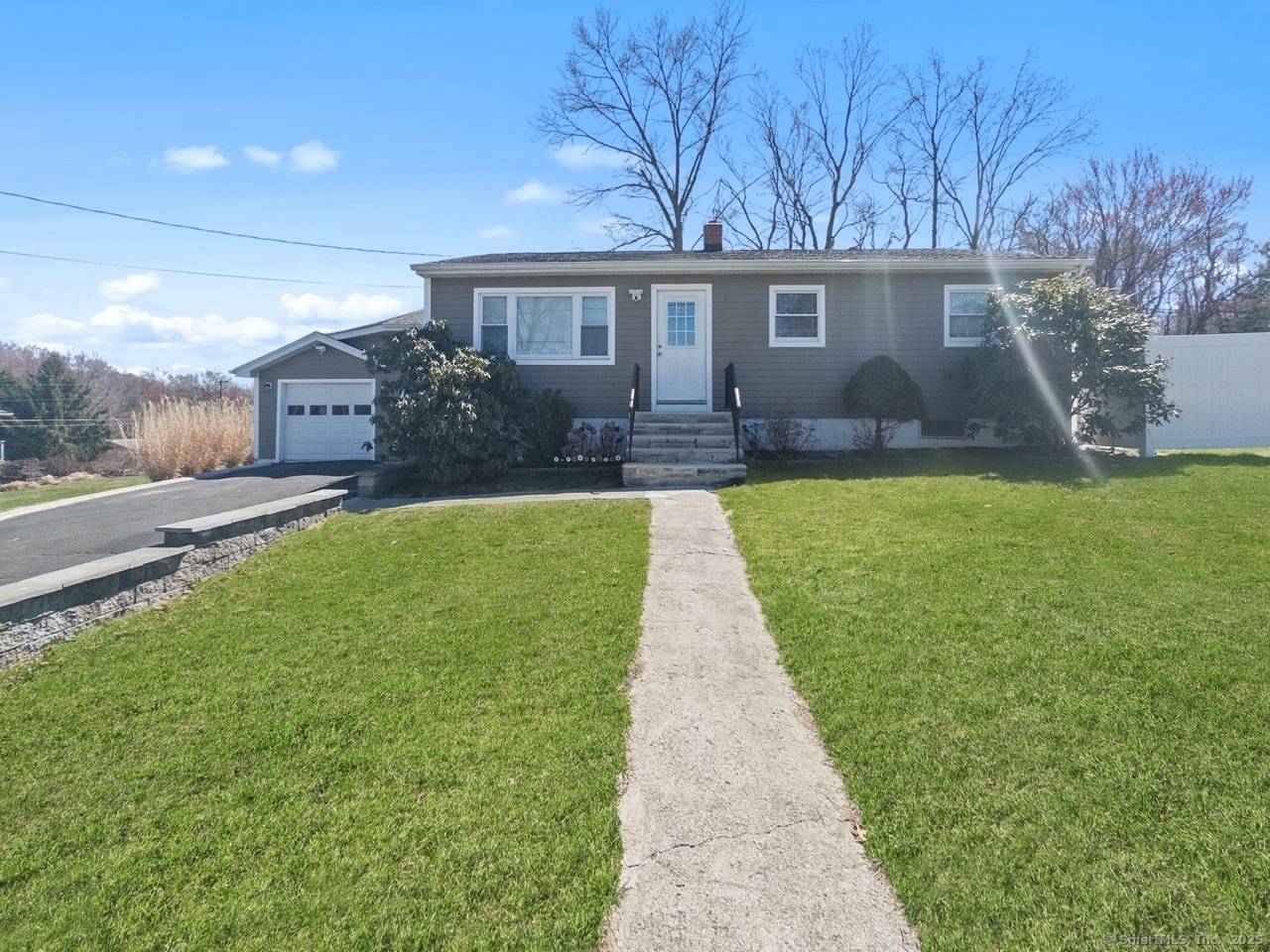 4 Stuart Drive, Danbury, CT 06811