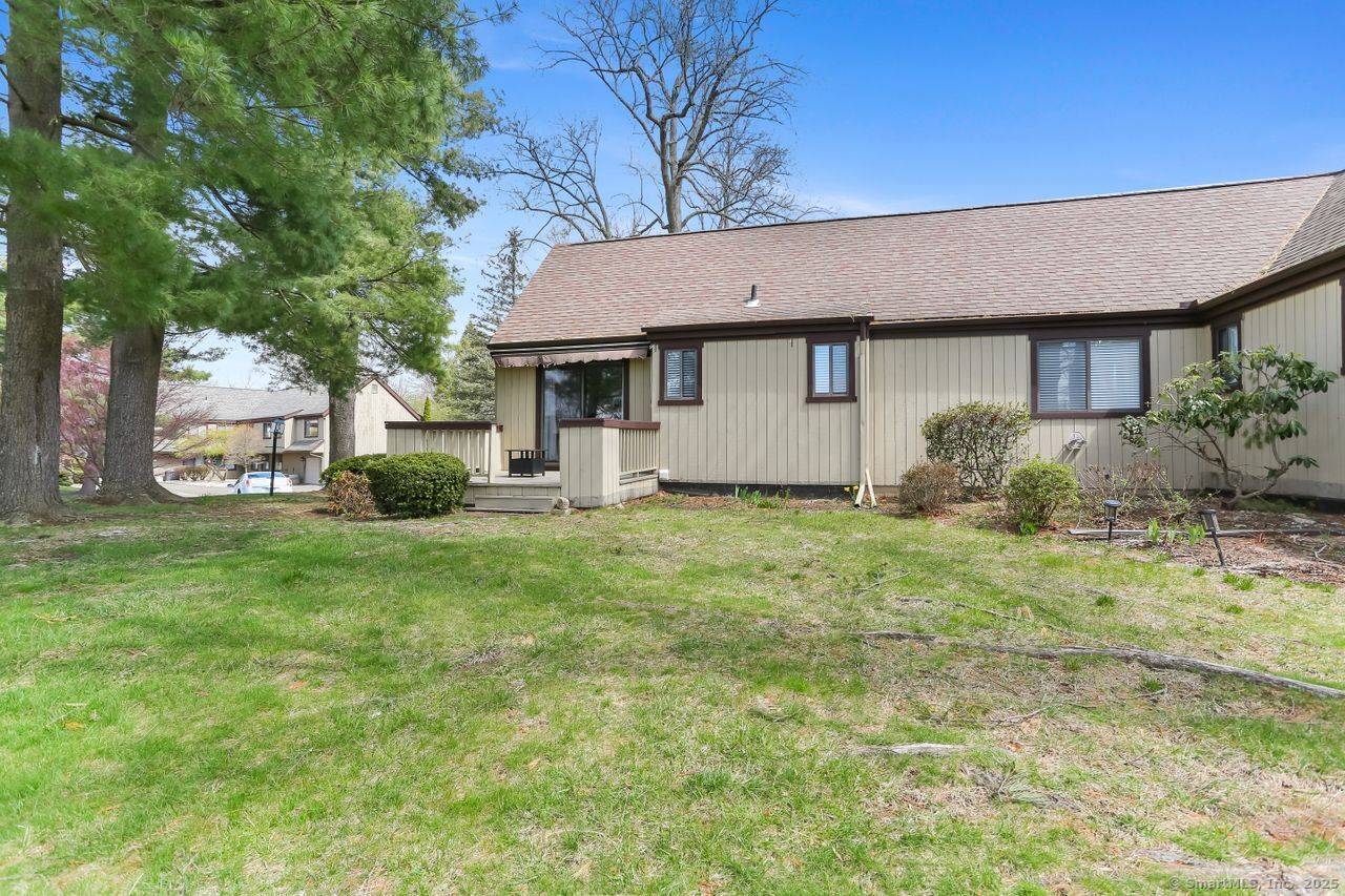566 Pequot Lane #B, Stratford, CT 06614