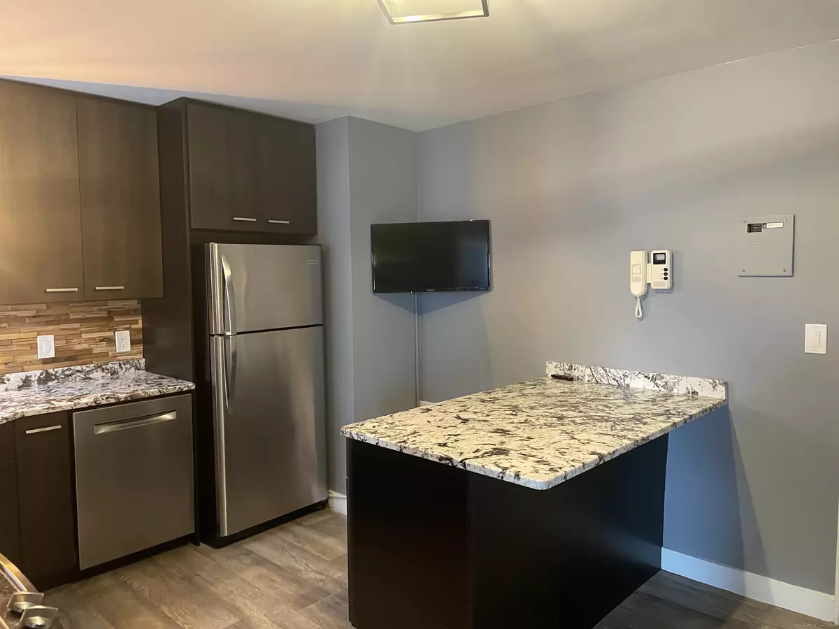 West Hartford, CT 06119,20 Outlook Avenue #APT 304