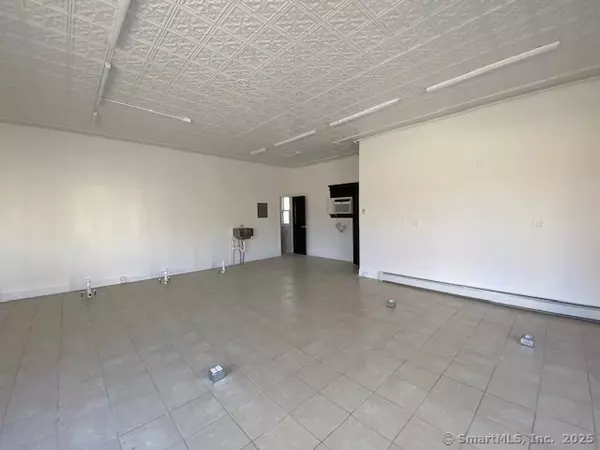 Stratford, CT 06614,1925 Barnum Avenue