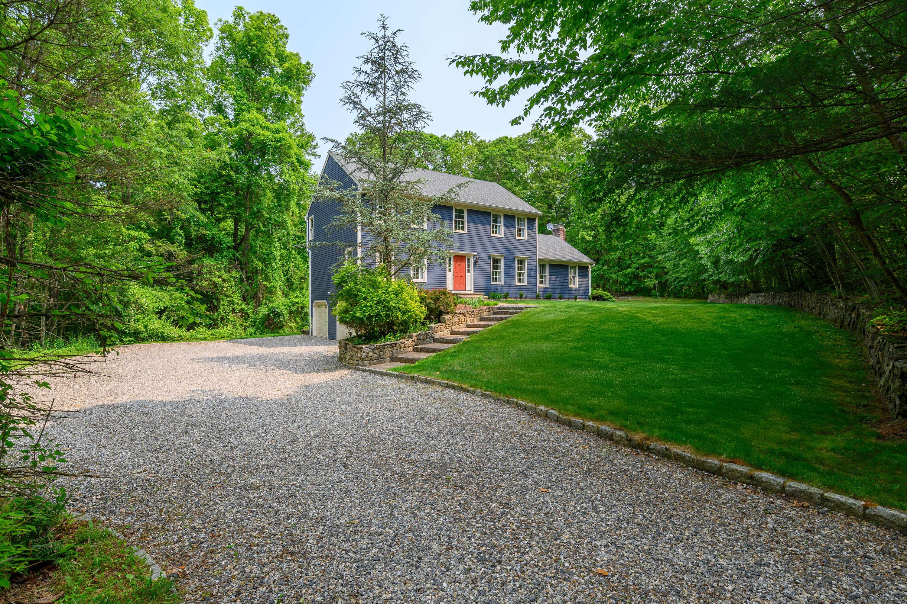 Newtown, CT 06482,6 Beagle Trail
