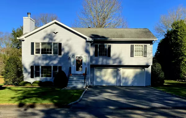 28 Wakeley Street, Trumbull, CT 06611