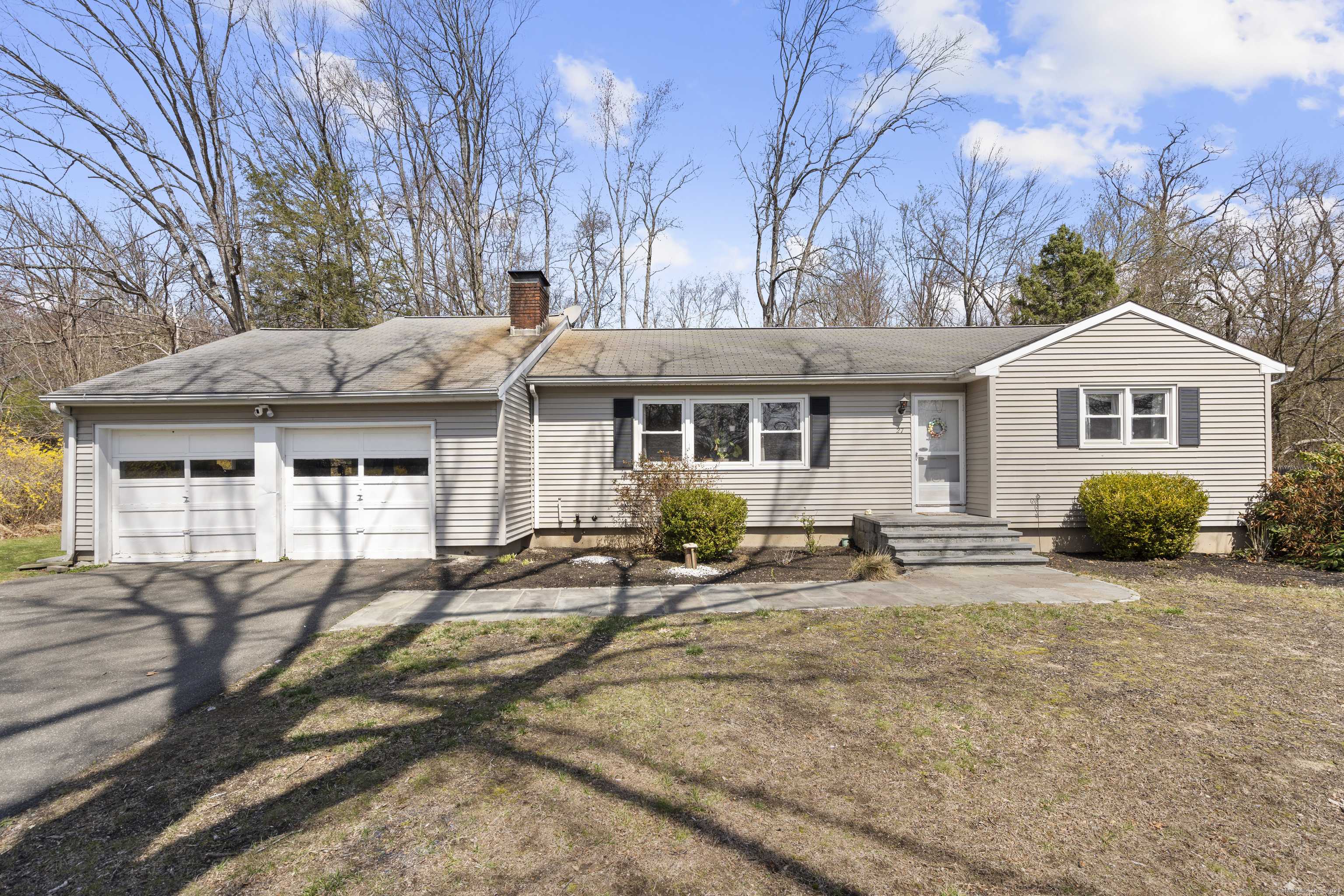 27 Valley Stream Drive, Danbury, CT 06811