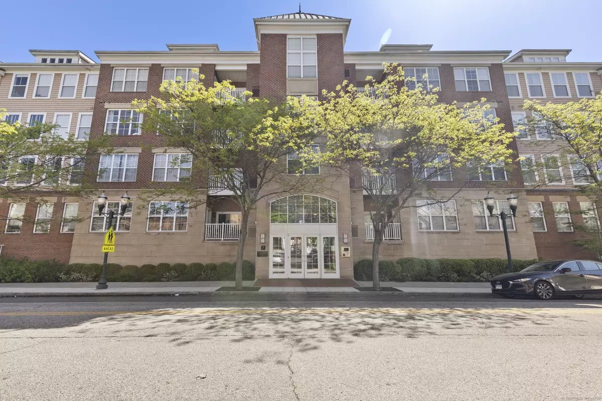 Stamford, CT 06902,25 Adams Avenue #208