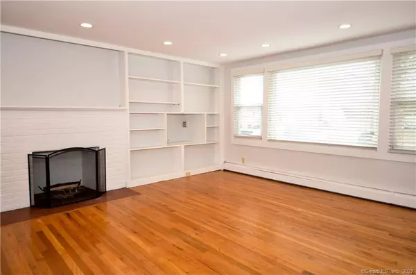 Norwalk, CT 06855,2 Olmstead Place