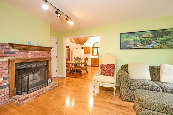 581 Oxford Road, Oxford, CT 06478