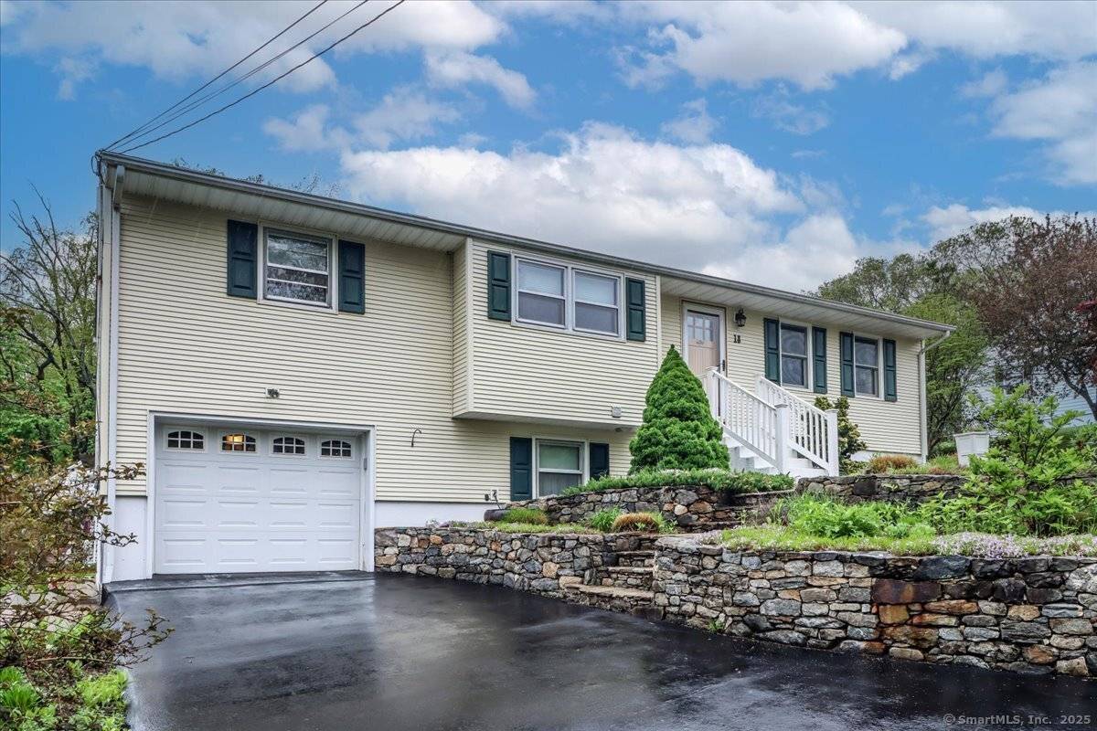Naugatuck, CT 06770,18 McKinley Street
