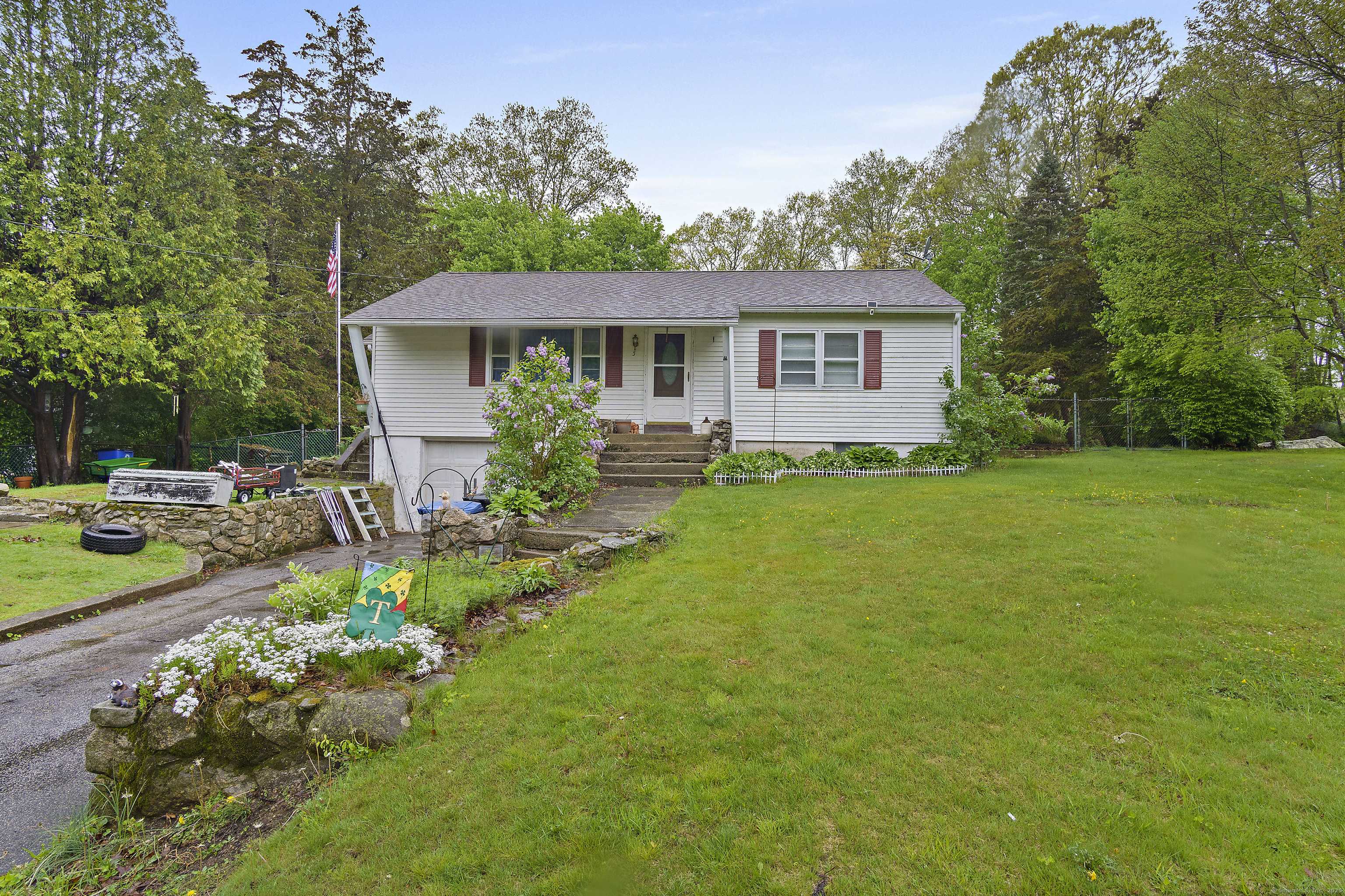 Ledyard, CT 06335,5 Stone Court