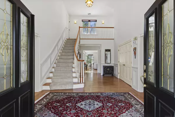 20 Maplewood Drive, Danbury, CT 06811