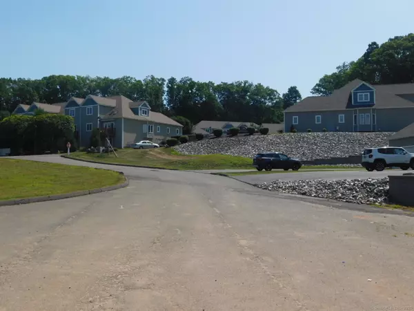 Southington, CT 06489,1985 West Street #11