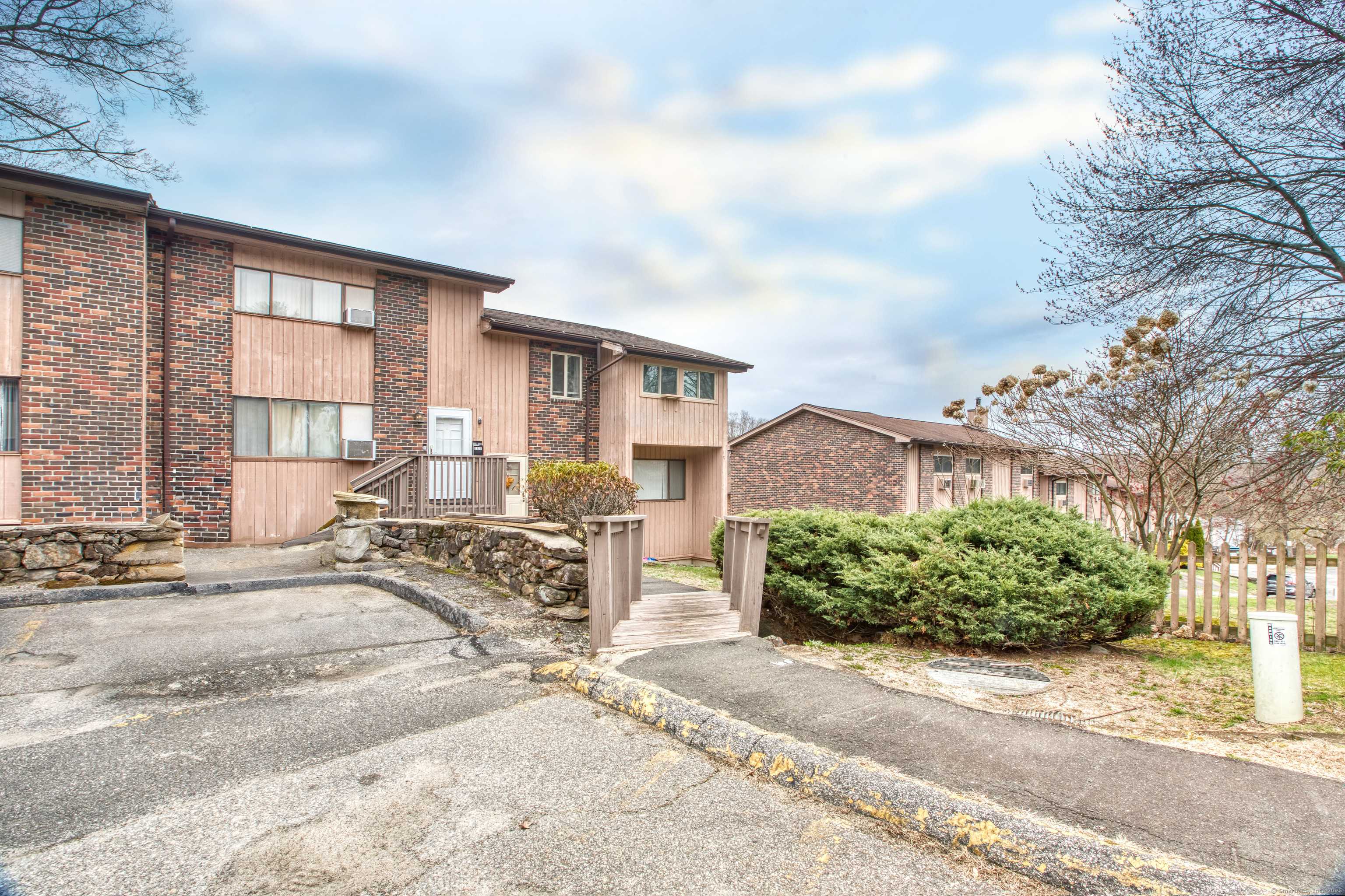 232 Oakville Avenue #APT G, Waterbury, CT 06708