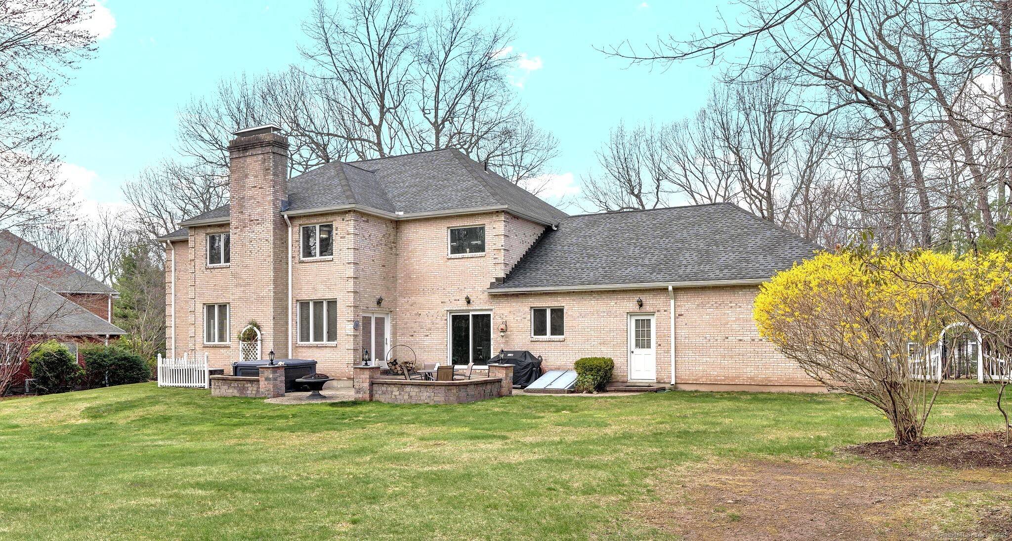 Farmington, CT 06032,17 Hidden Oak Drive