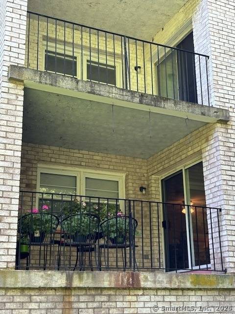 Milford, CT 06460,300 Meadowside Road #APT 206