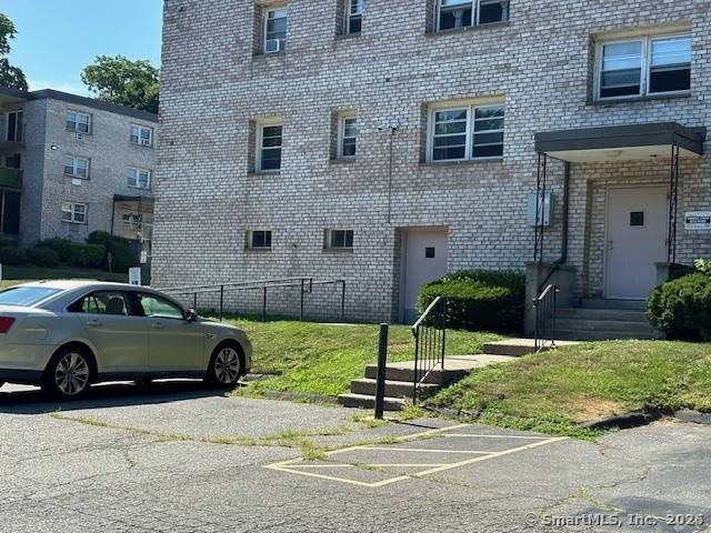Milford, CT 06460,300 Meadowside Road #APT 206