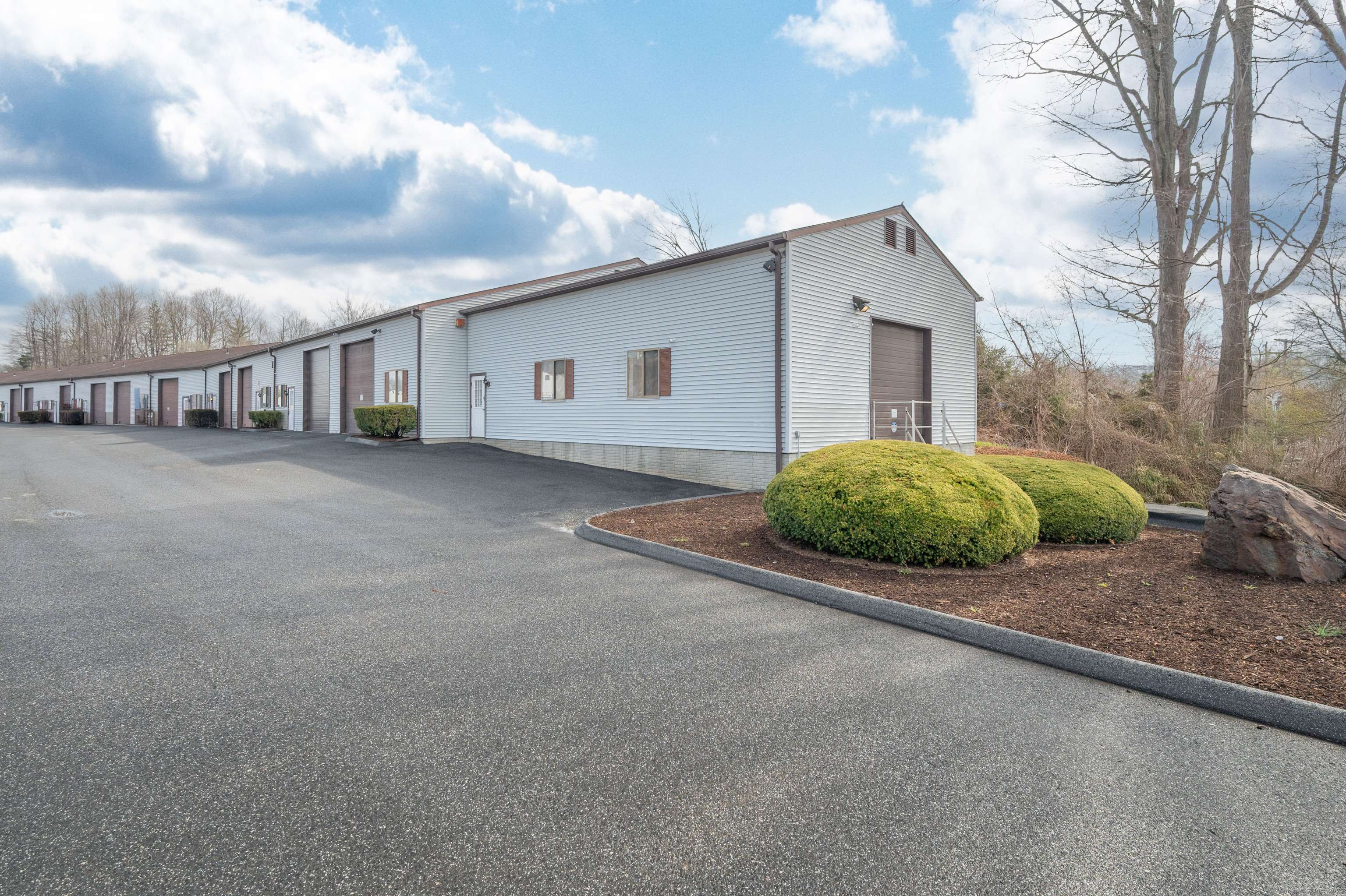 New Milford, CT 06776,88 South End Plaza #88