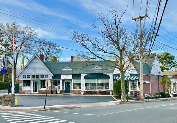 325-329 Pequot Avenue #325-329, Fairfield, CT 06890