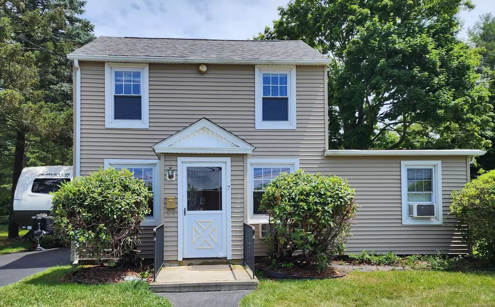 7 East Pattagansett Road, East Lyme, CT 06357