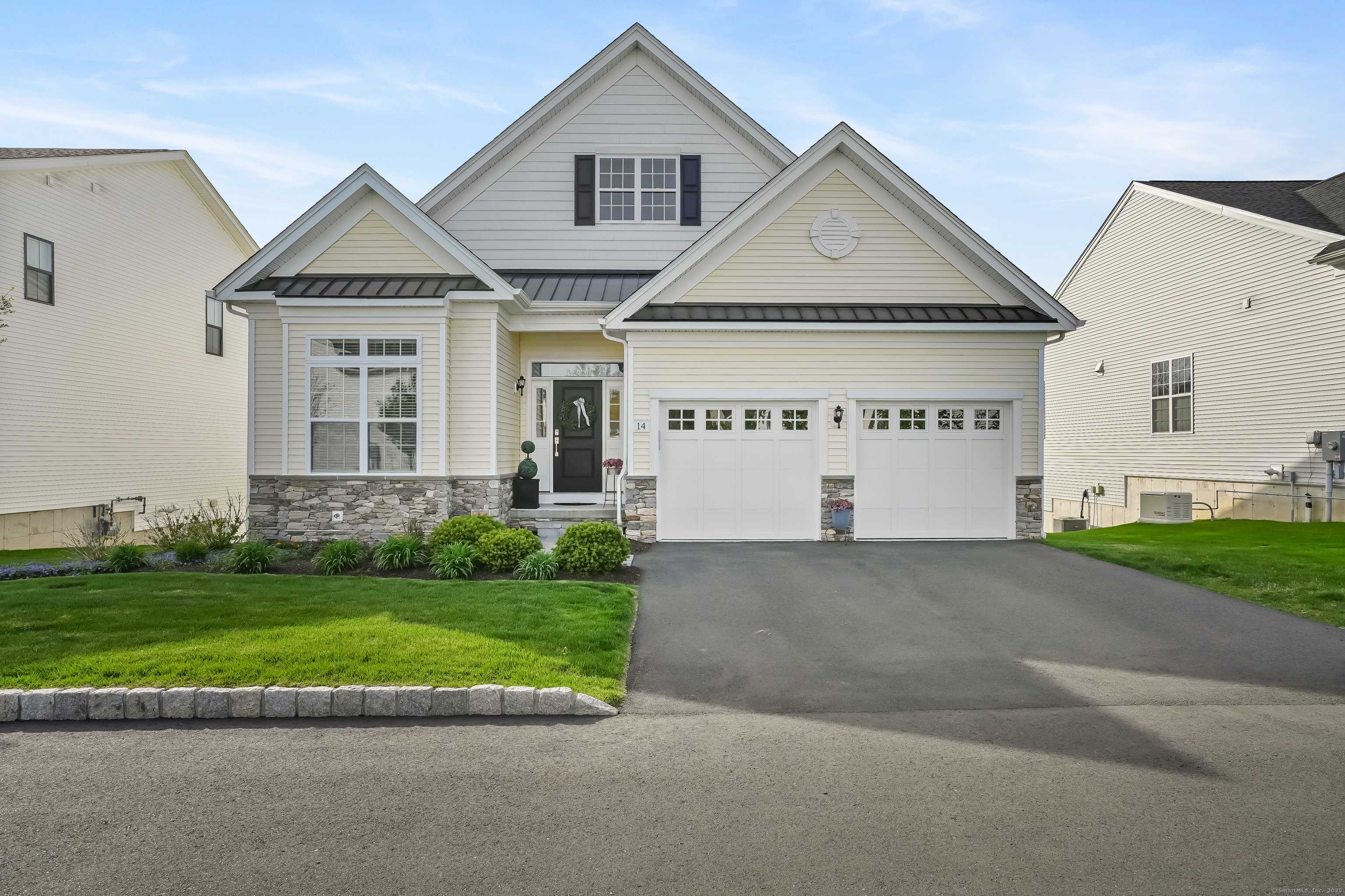 14 Enclave Circle #14, Newtown, CT 06470