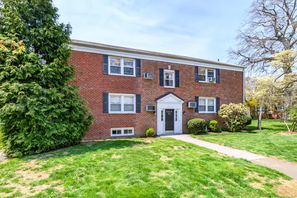 Stamford, CT 06902,80 Strawberry Hill Avenue #3
