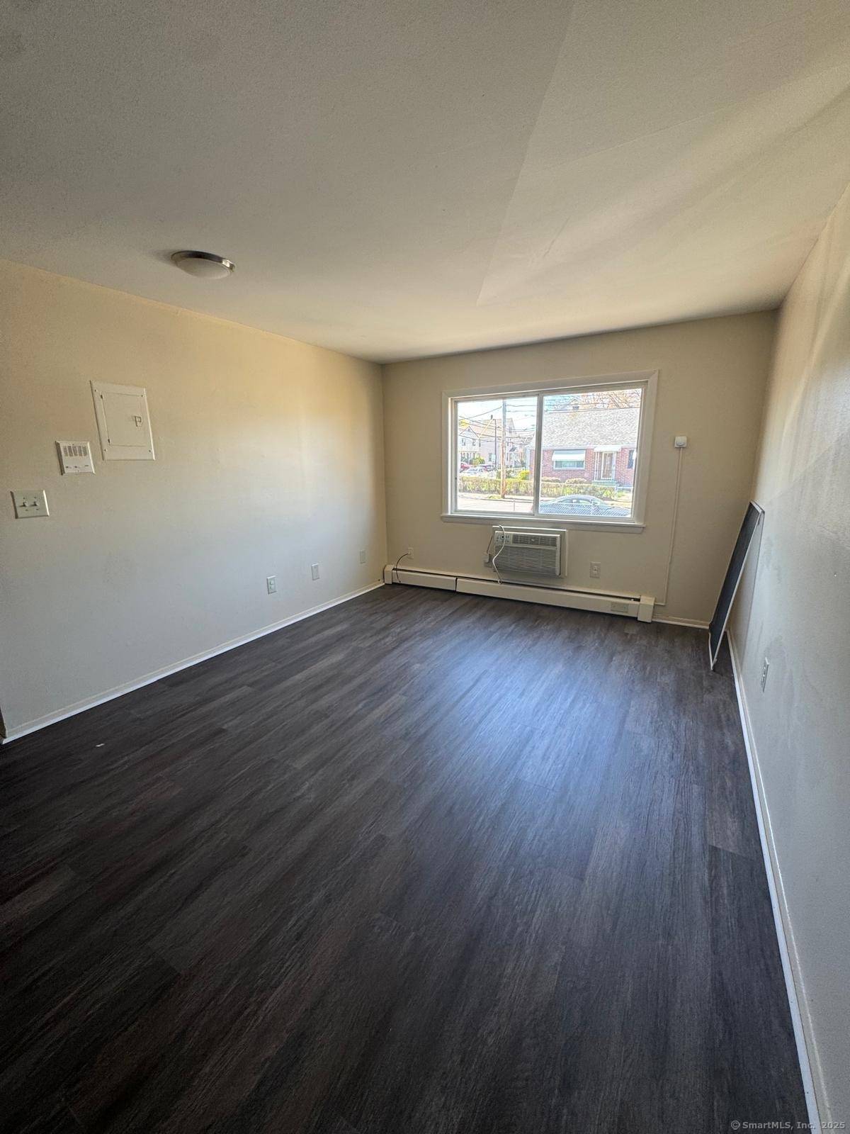 Bridgeport, CT 06610,125 Granfield Avenue #2e