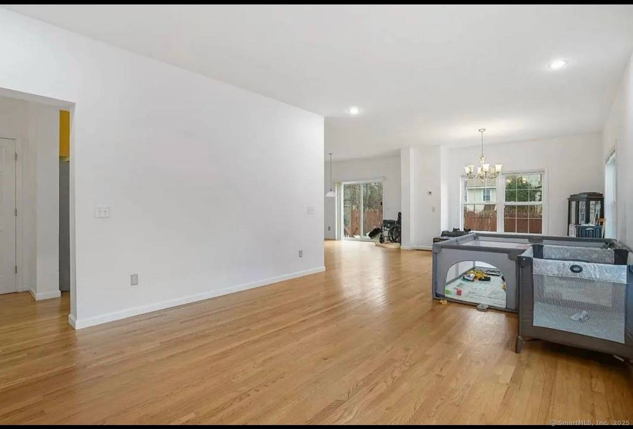 Bridgeport, CT 06606,185 Woodrow Avenue
