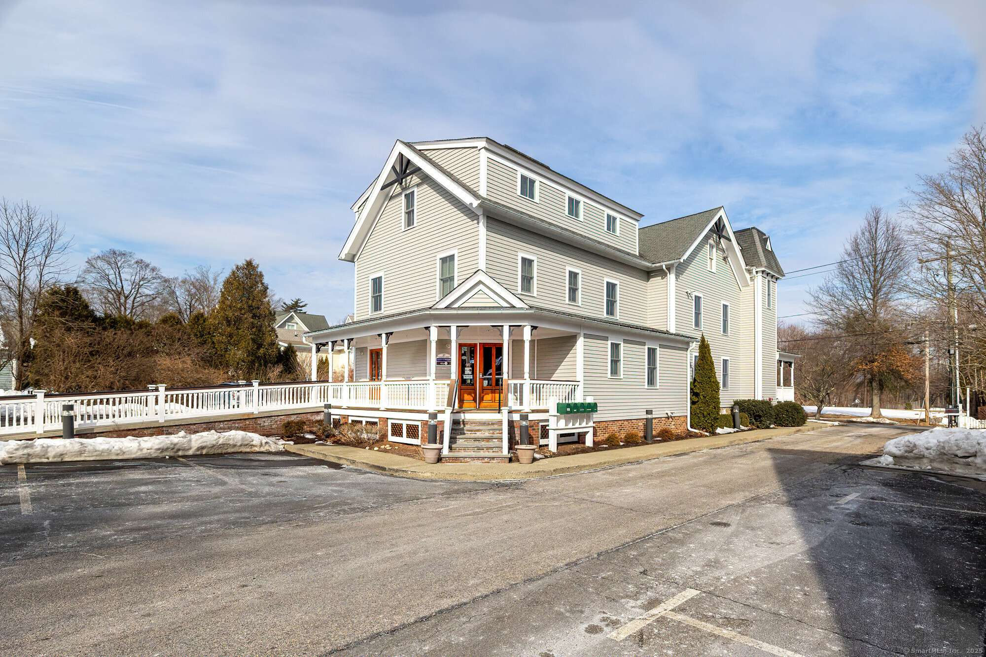 Ridgefield, CT 06877,27 Catoonah Street