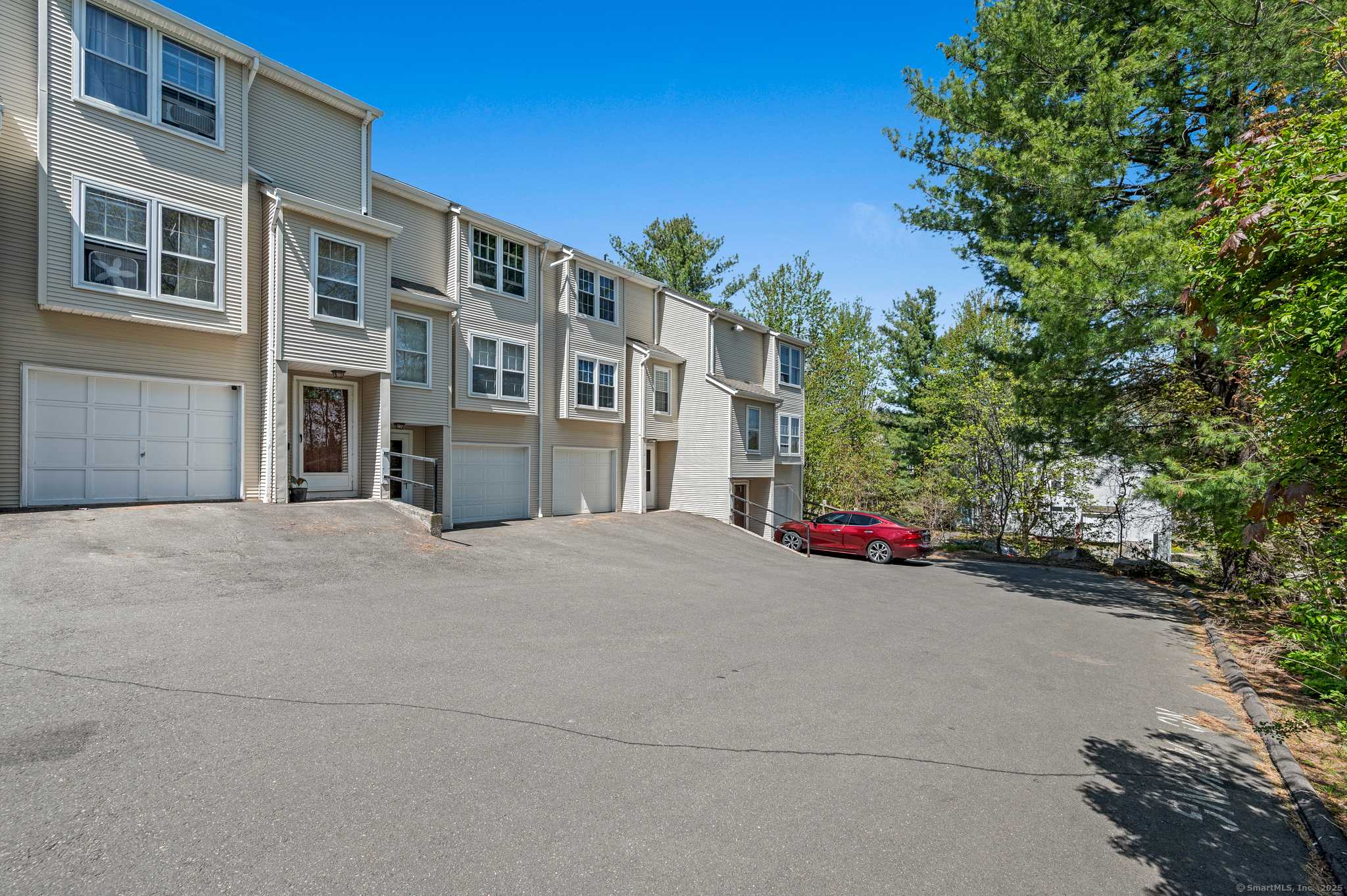 Waterbury, CT 06704,25 Deerwood Lane #8