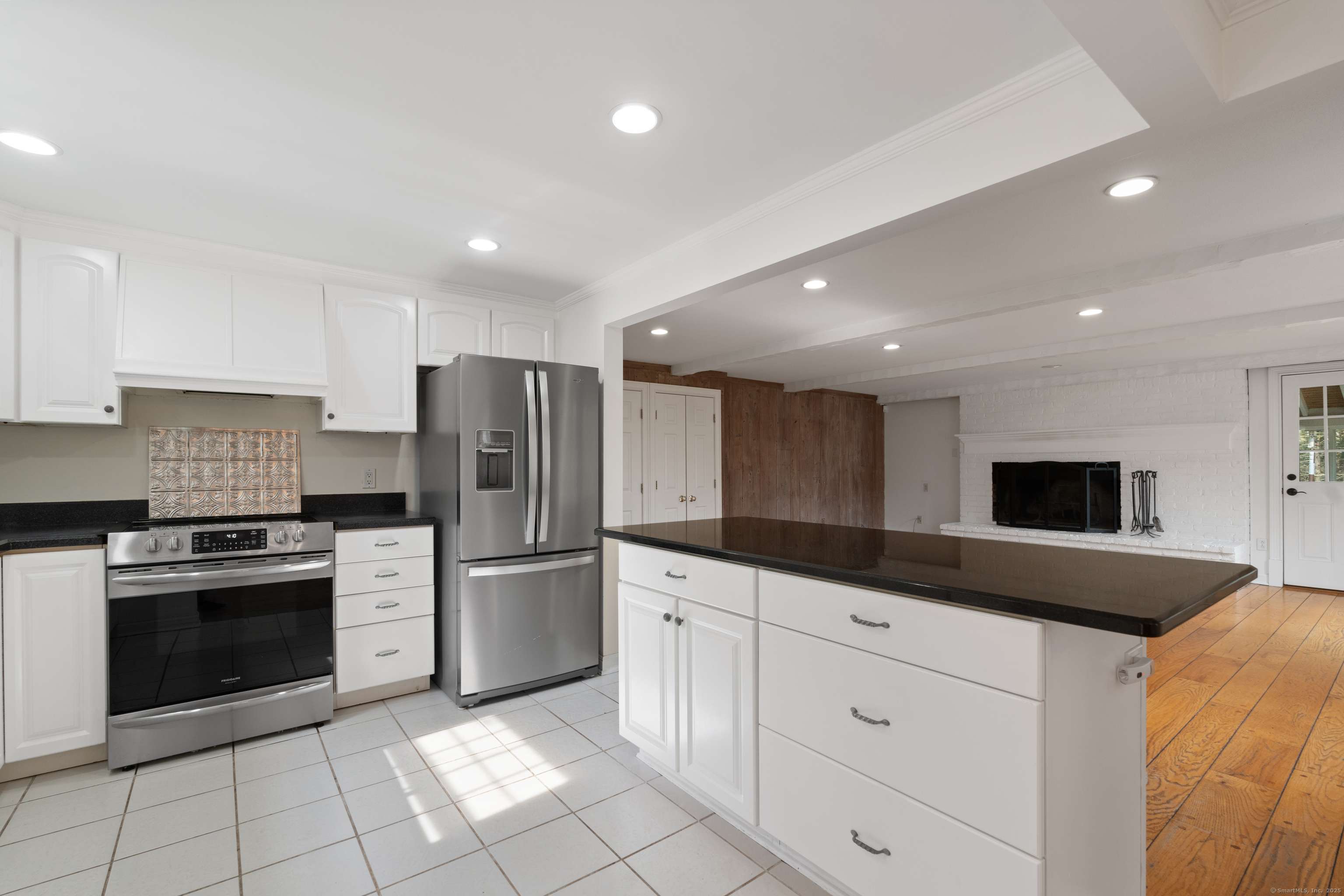 Avon, CT 06001,486 Deercliff Road
