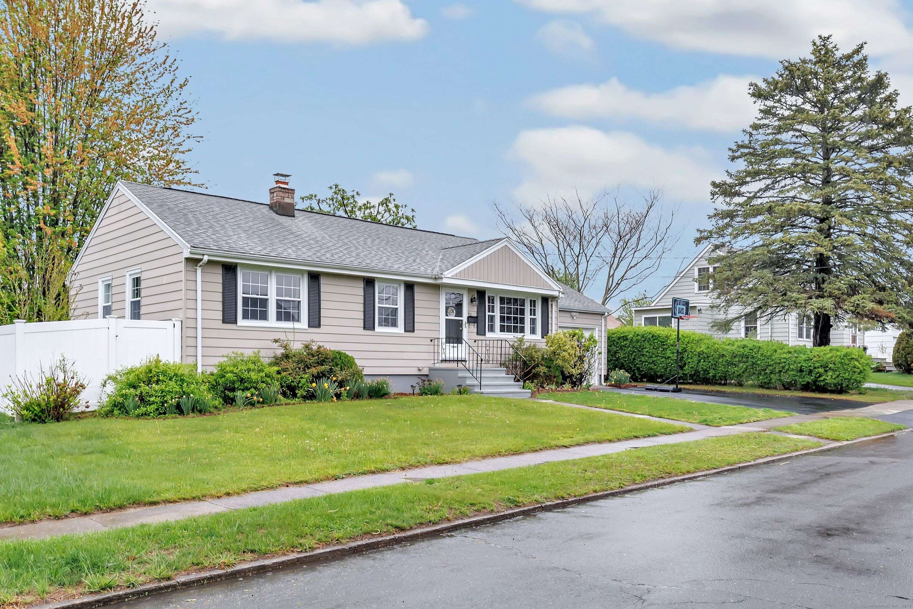 Stratford, CT 06614,90 Douglas Street