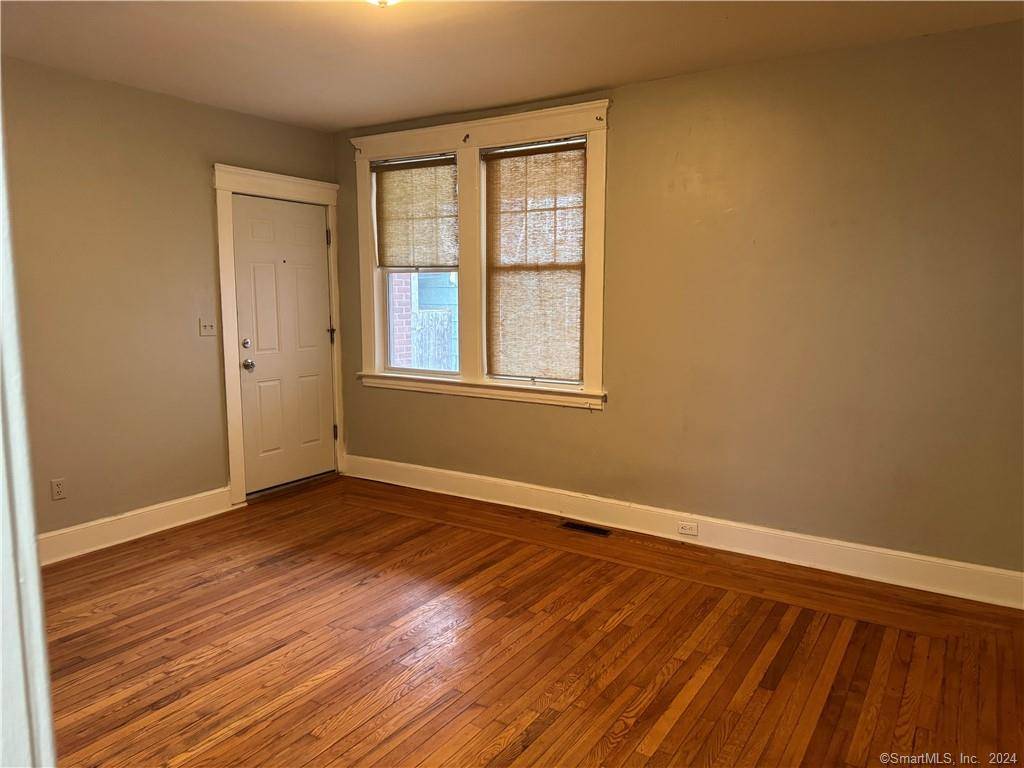 West Haven, CT 06516,297-299 Park Street #1FB