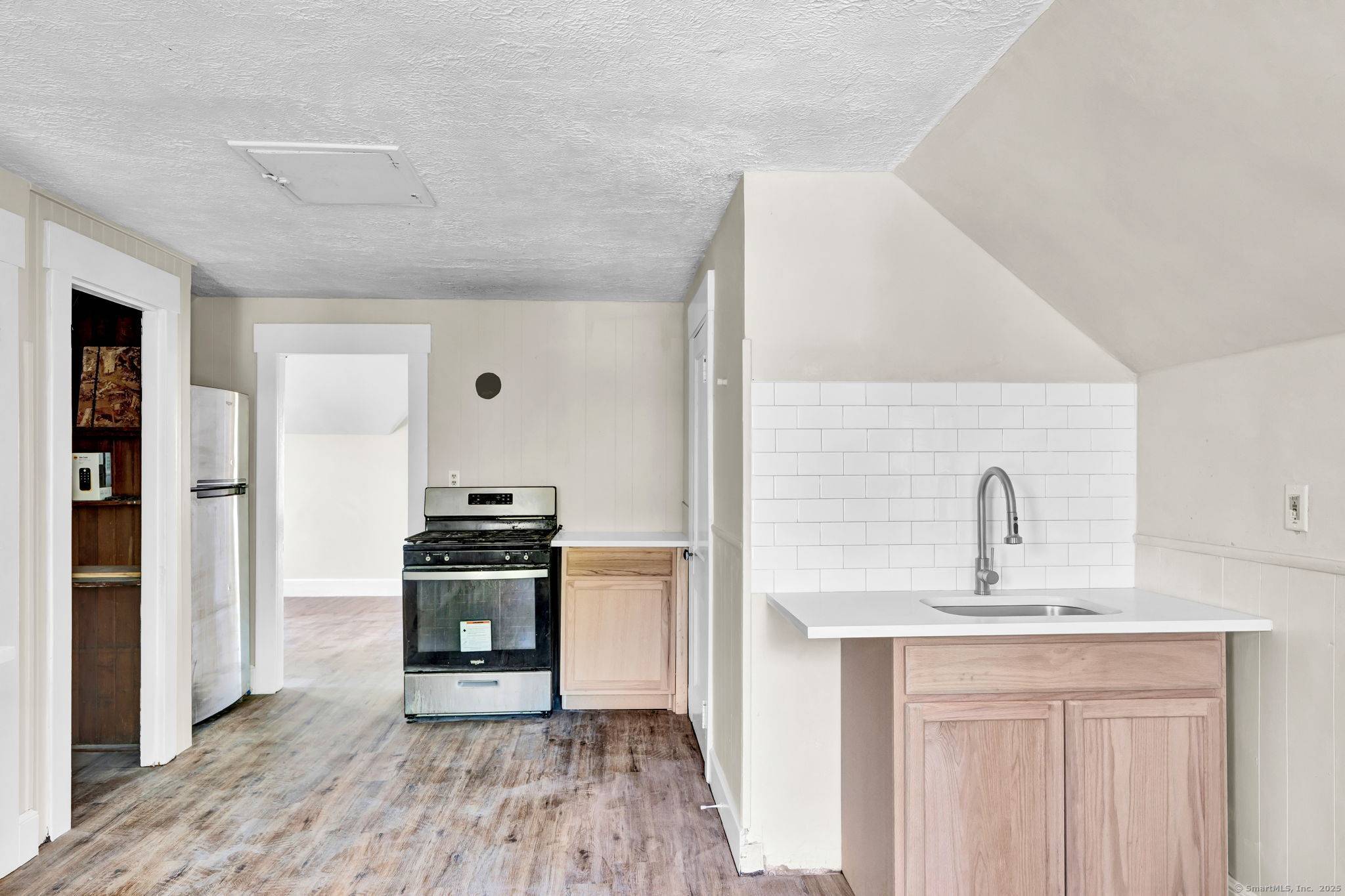 New Haven, CT 06513,253 Chatham Street