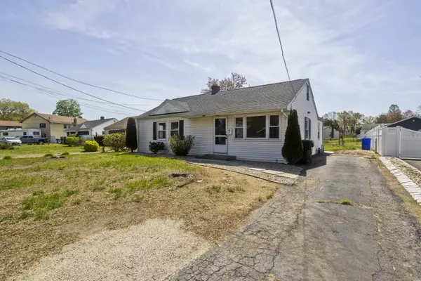 27 Lorraine Court, East Hartford, CT 06118