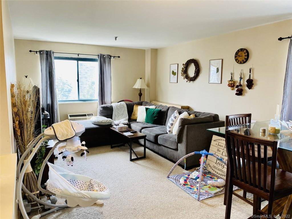 Stamford, CT 06902,51 Schuyler Avenue #4F