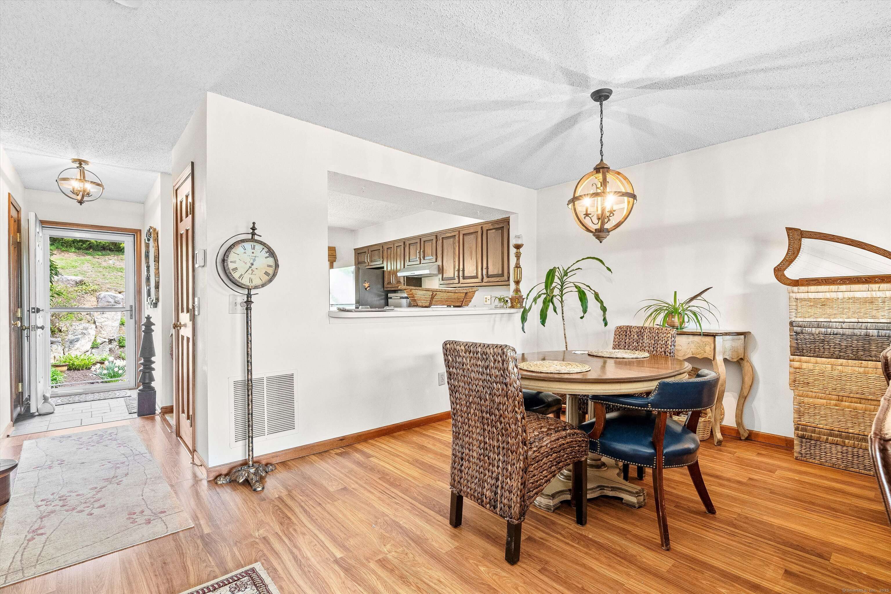 Danbury, CT 06811,55 Mill Plain Road #8-1