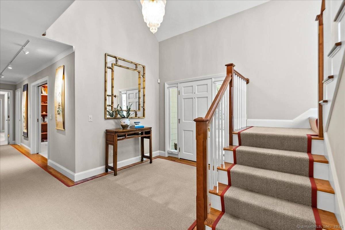 West Hartford, CT 06107,10 White Pine Lane